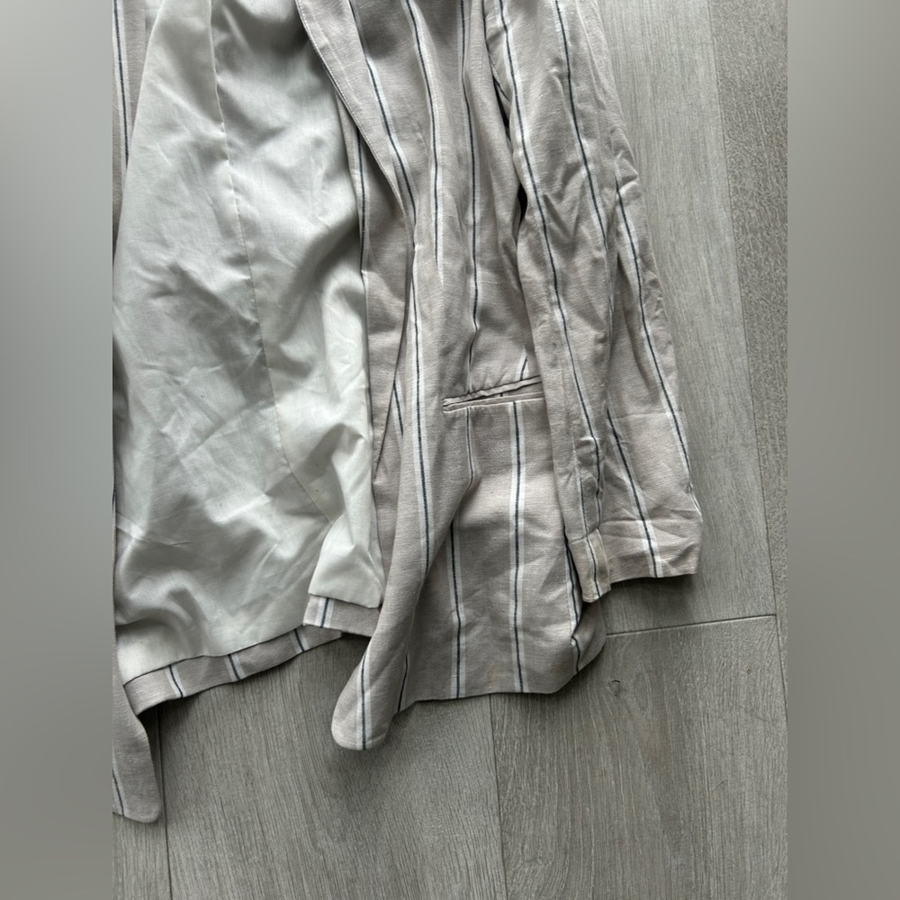 H&M Cream and White Vertical-Stripe Blazer - Picture 7 of 9